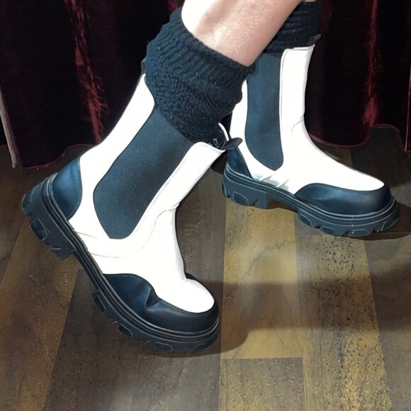π Bundle Deal: 4 for $20! π White Chelsea booties size 8 - Picture 5 of 16